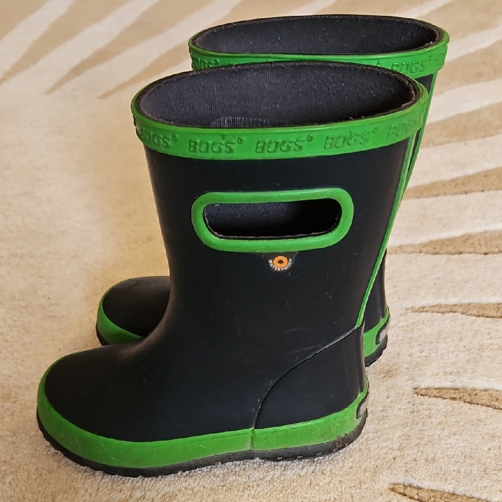 BOGS Kids Black and Green Rain Boots